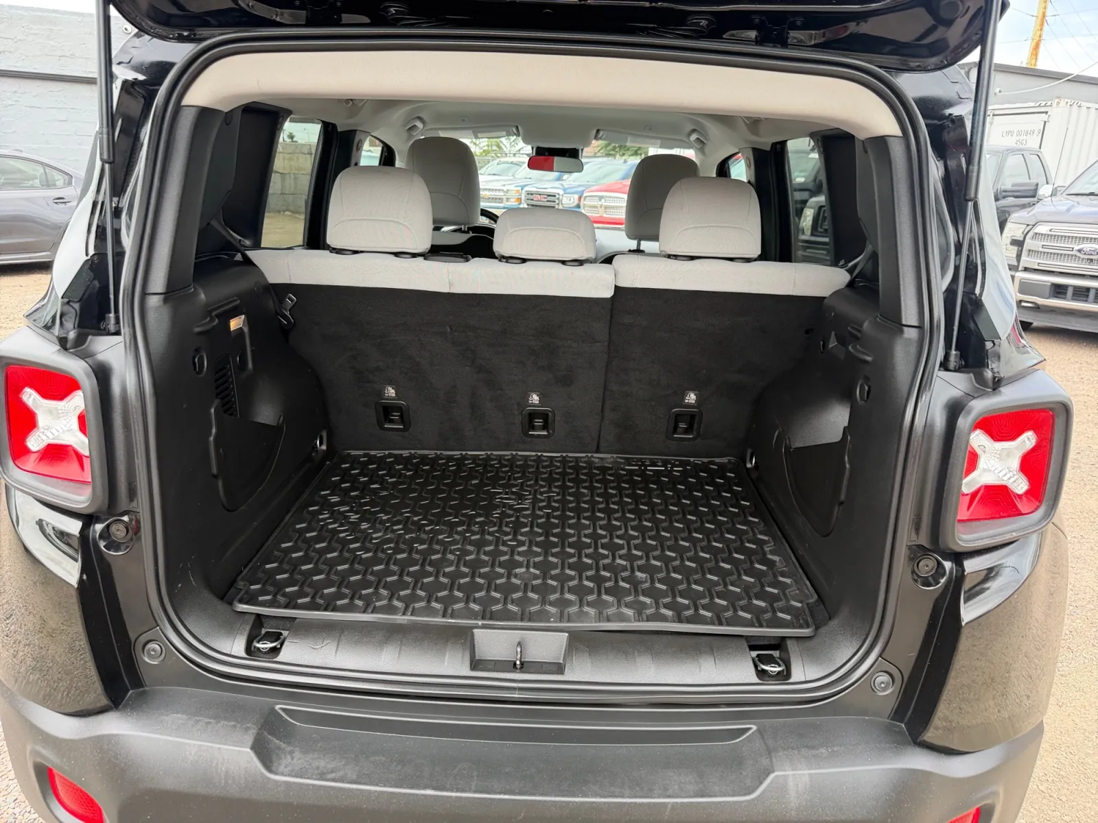Jeep Renegade photo 19