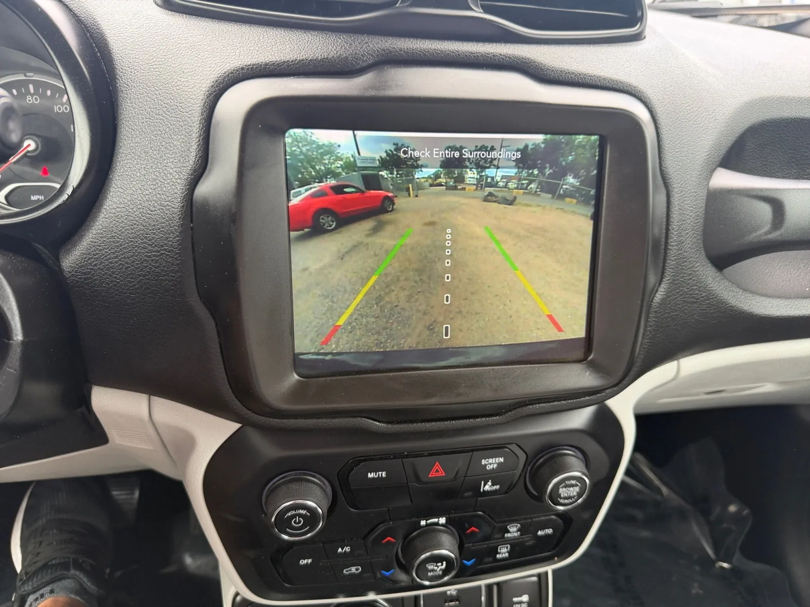 Jeep Renegade photo 21
