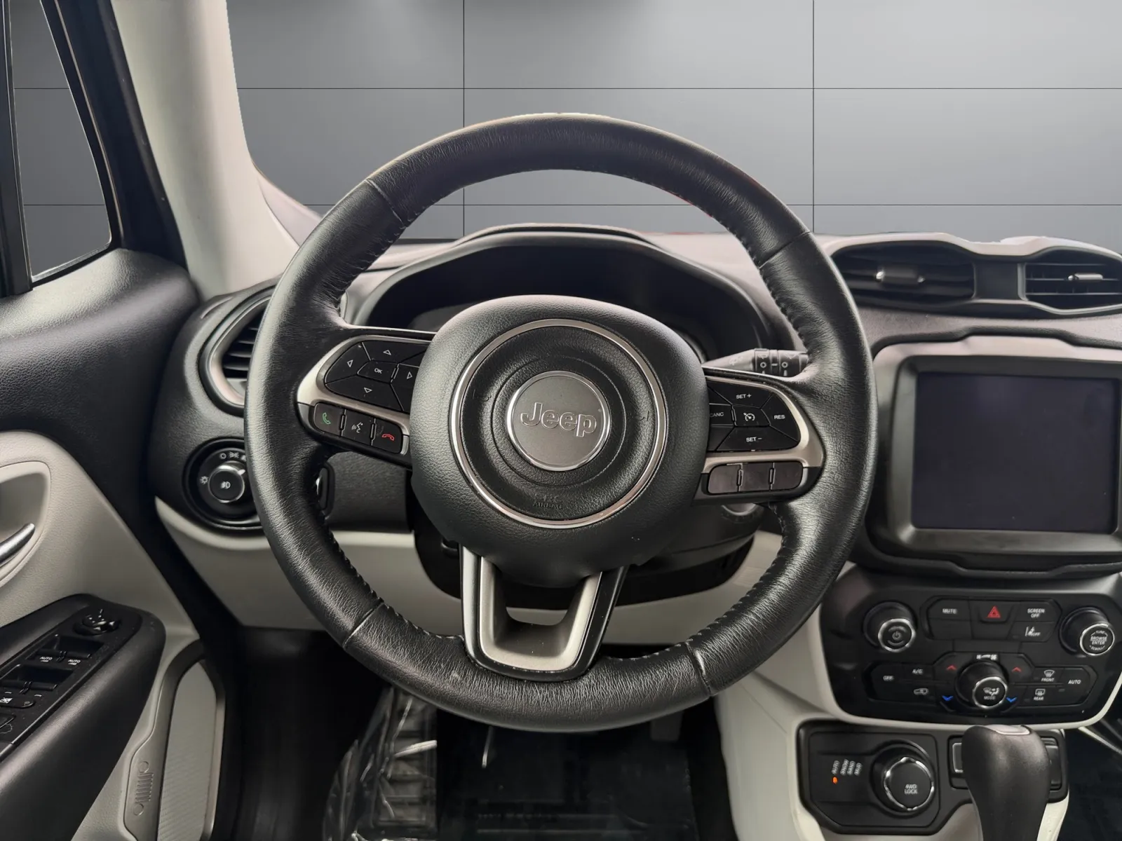 Jeep Renegade photo 13