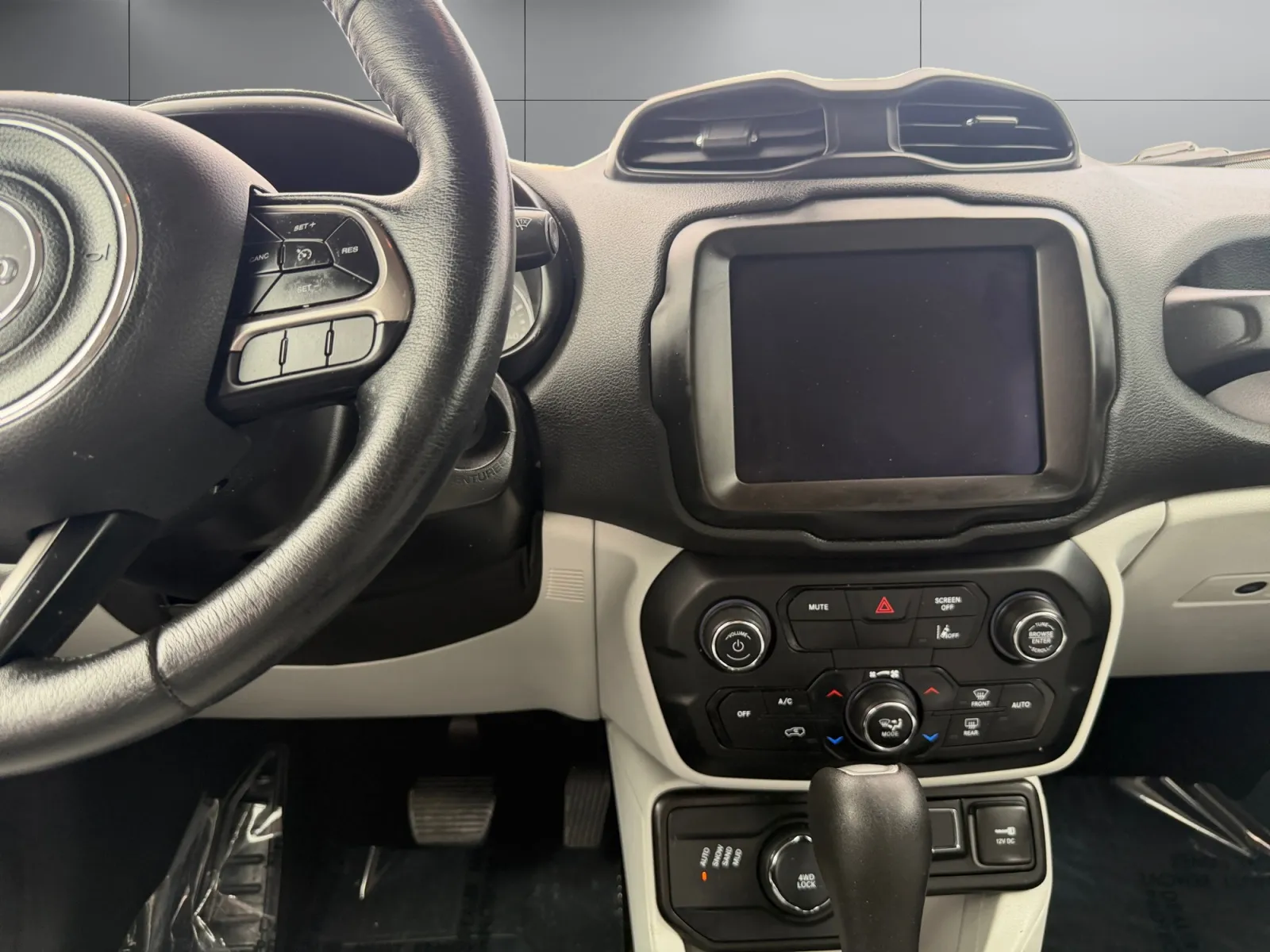 Jeep Renegade photo 12