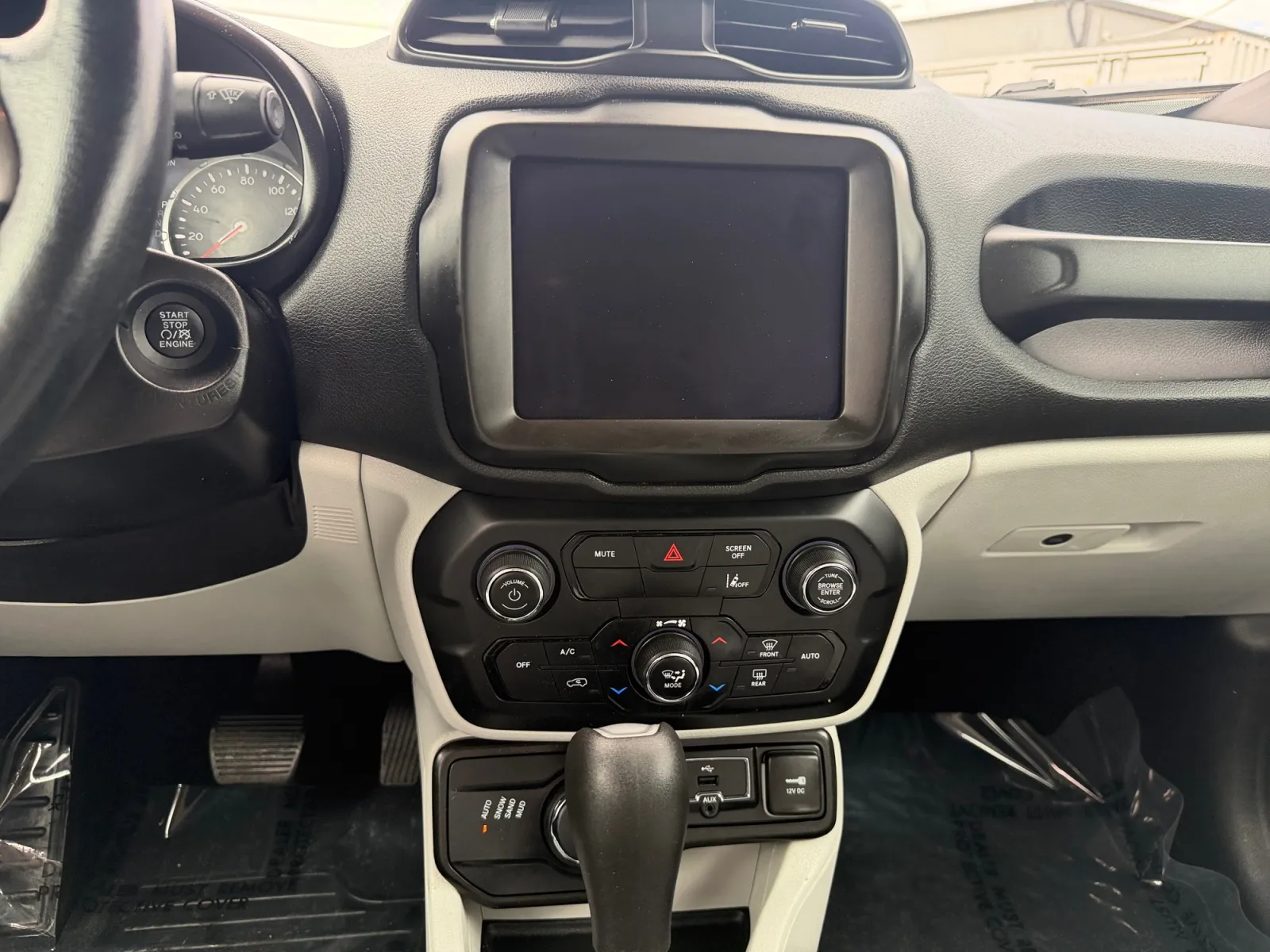 Jeep Renegade photo 15