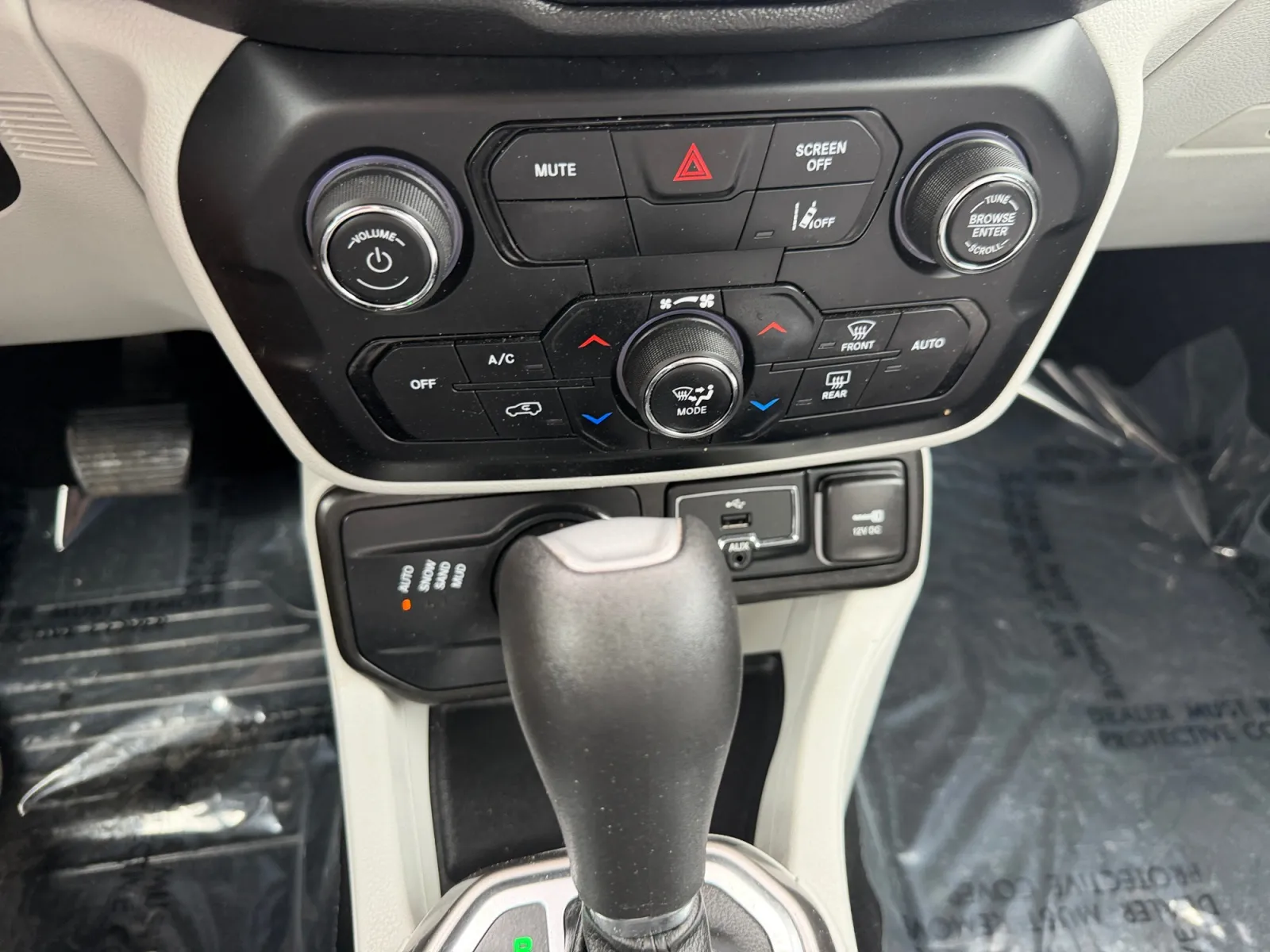 Jeep Renegade photo 22