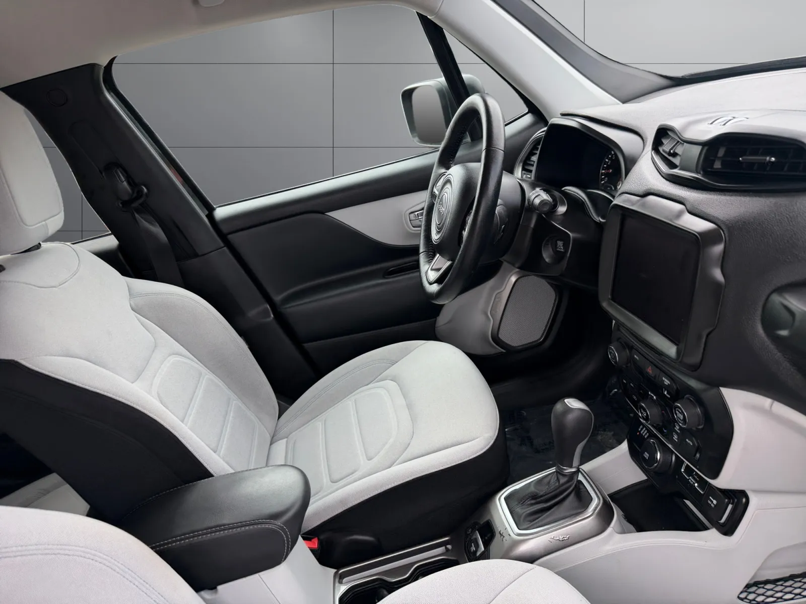 Jeep Renegade photo 17