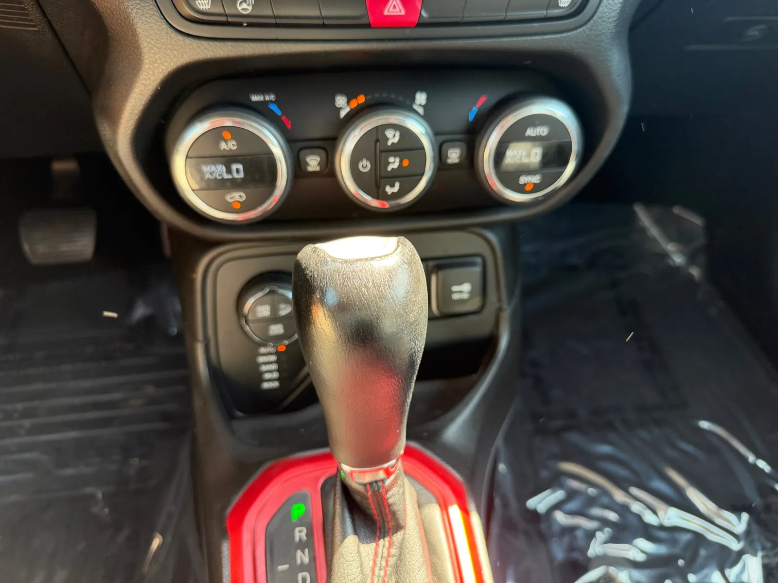 Jeep Renegade photo 23