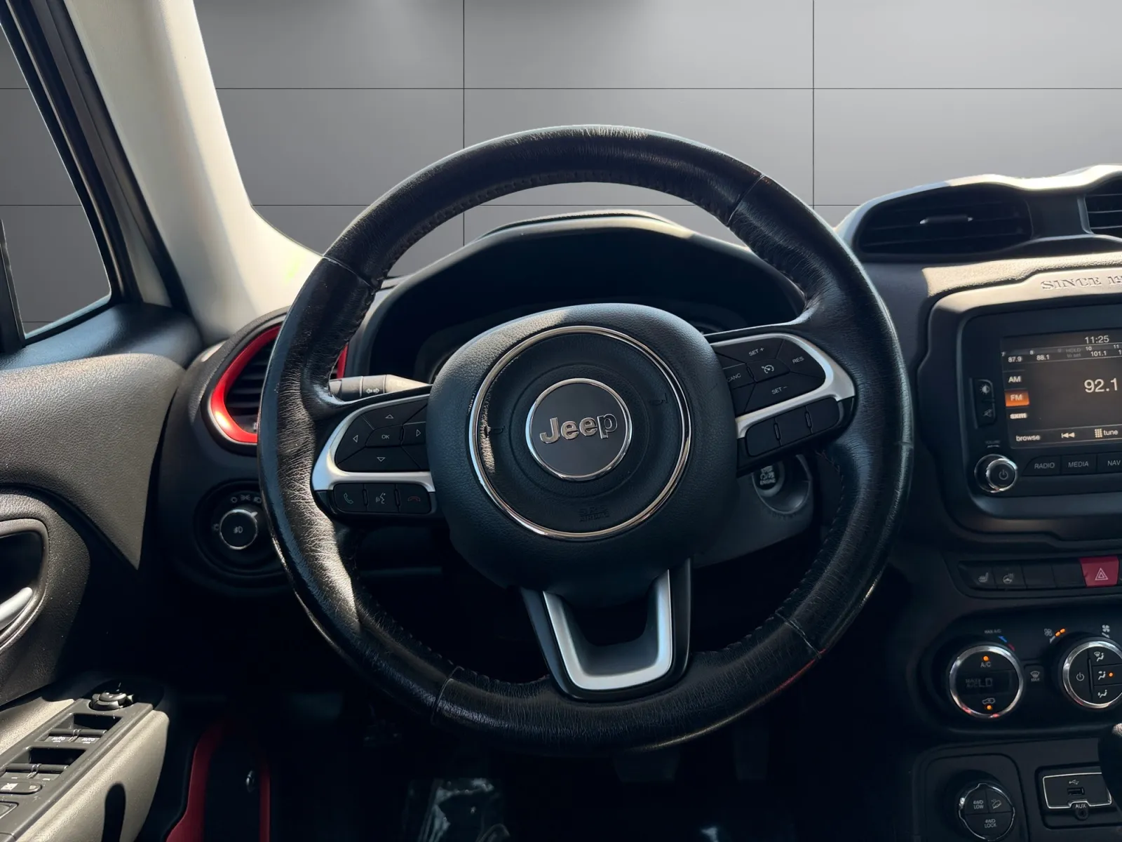 Jeep Renegade photo 13