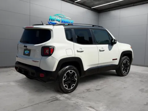 More photos of 2016 Jeep Renegade Trailhawk at New Wave Automotive, CO