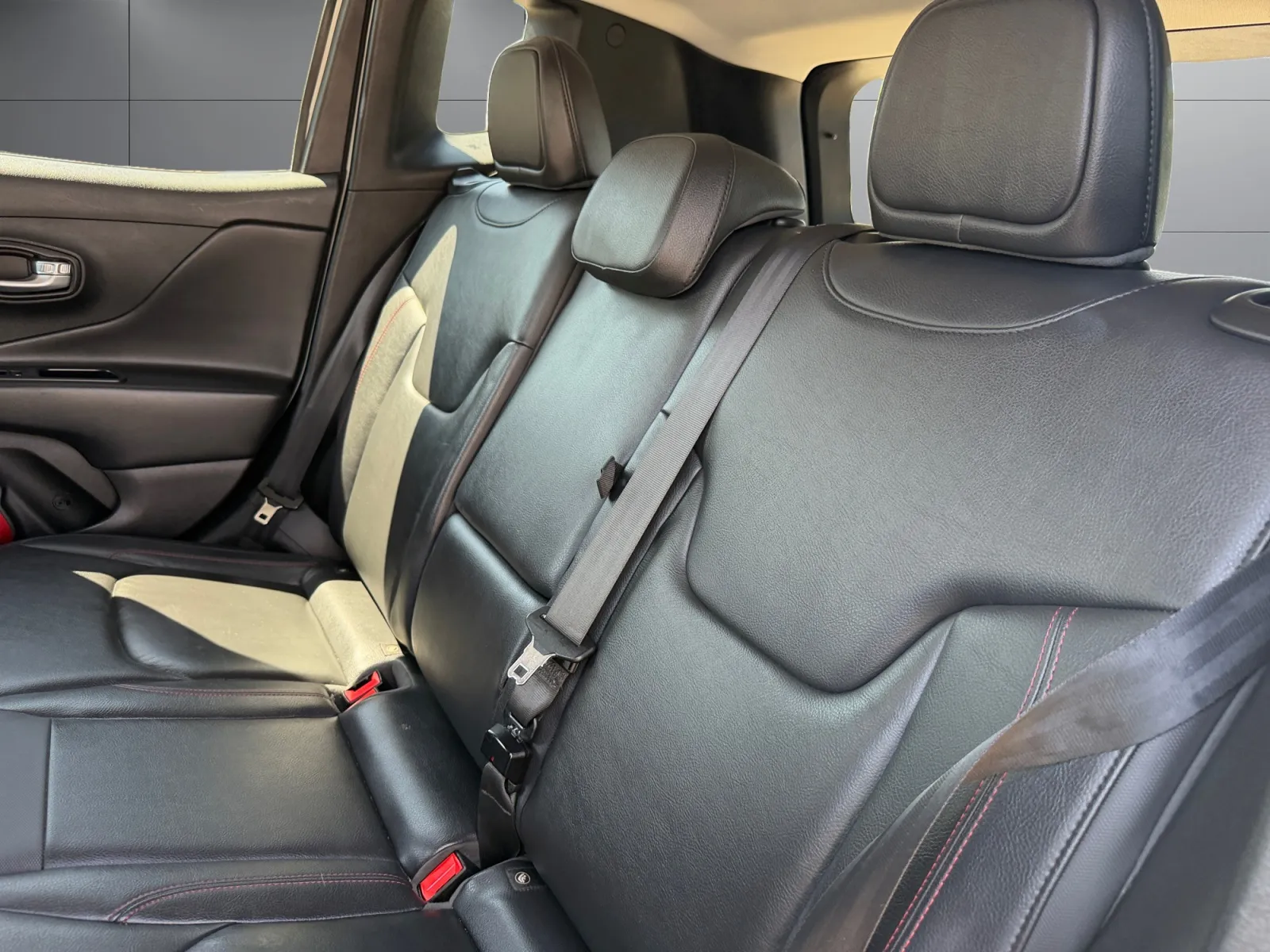 Jeep Renegade photo 16