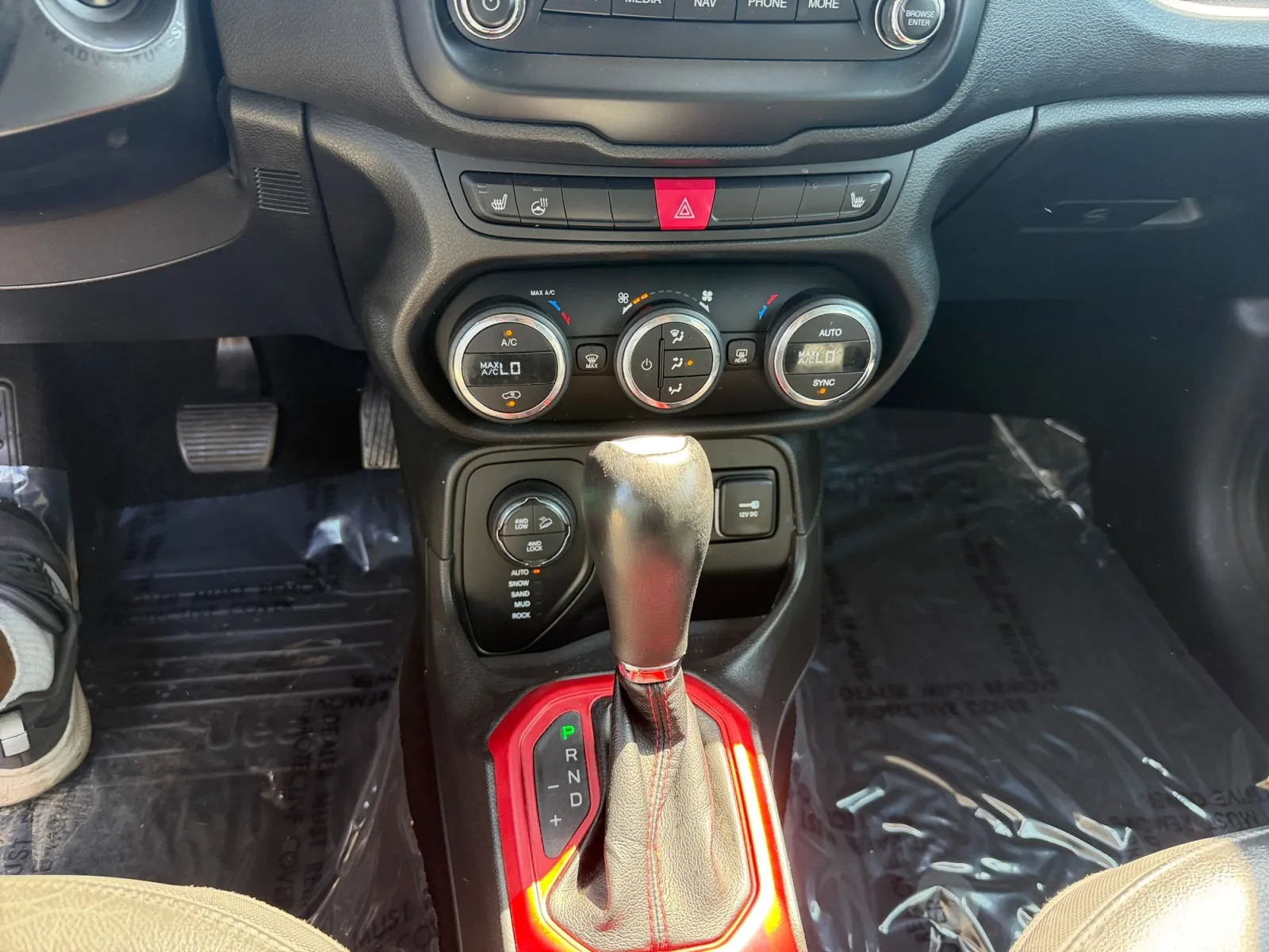 Jeep Renegade photo 15