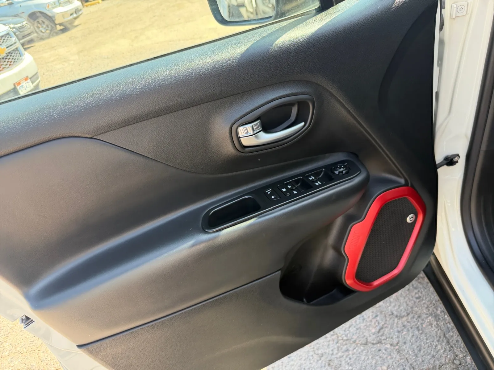Jeep Renegade photo 11