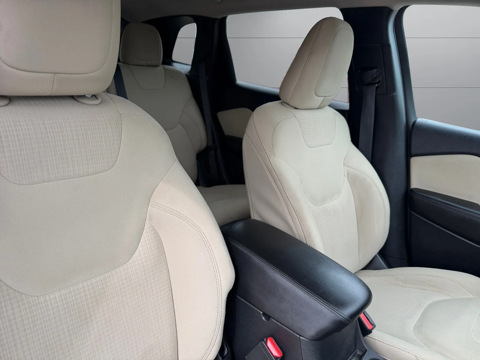 Jeep Cherokee photo 18