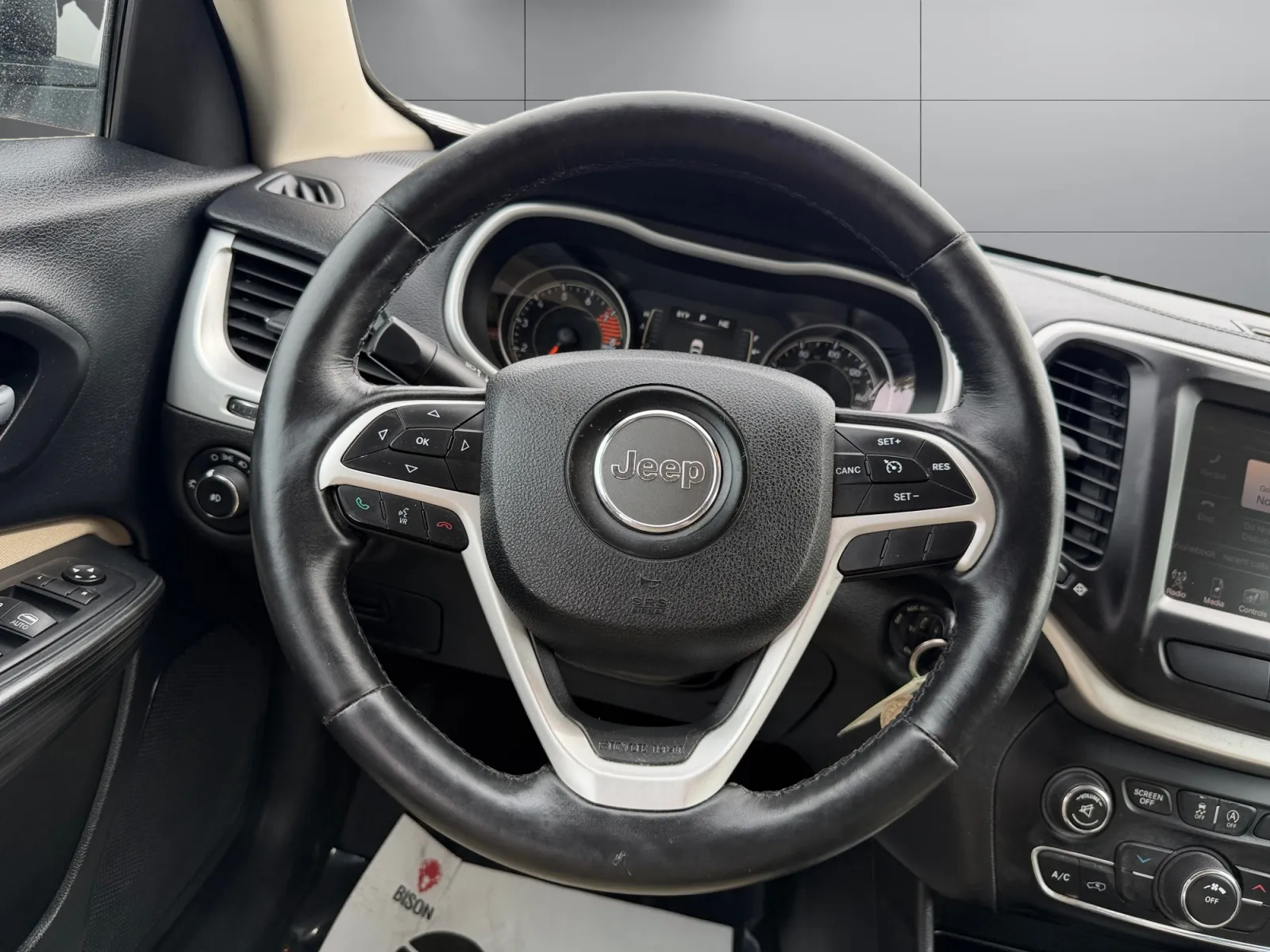 Jeep Cherokee photo 13