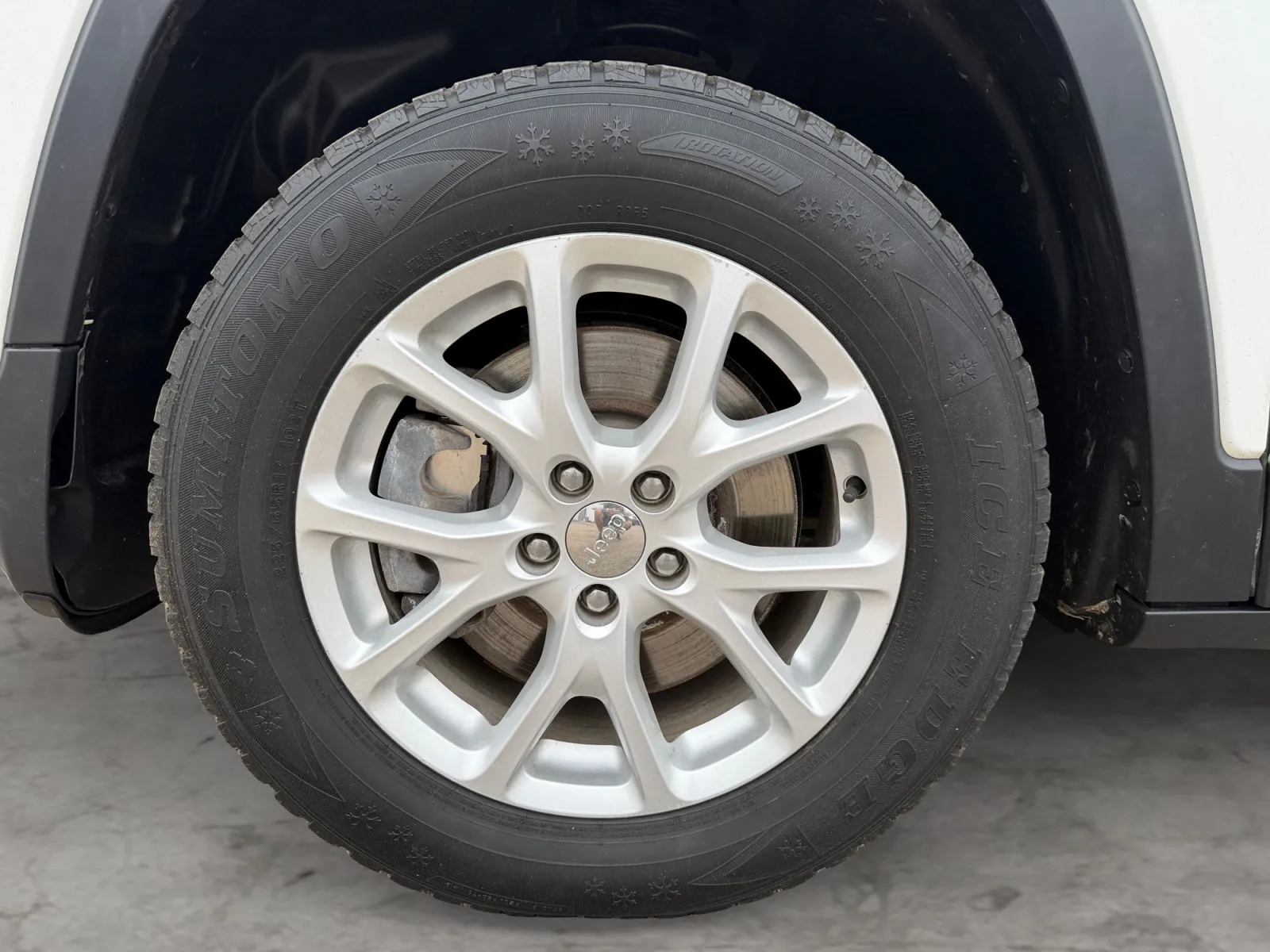 Jeep Cherokee photo 9
