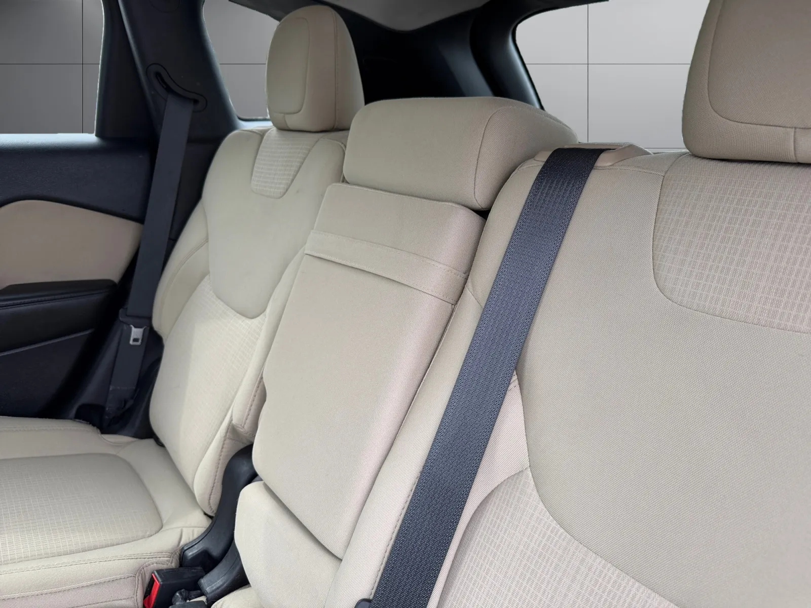 Jeep Cherokee photo 16