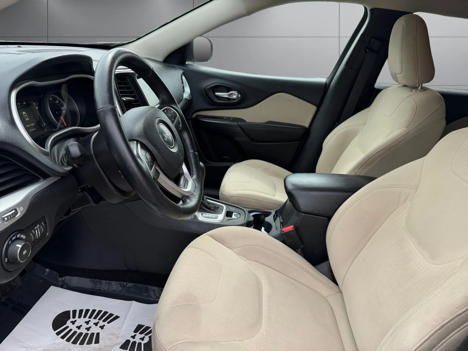 Jeep Cherokee photo 10