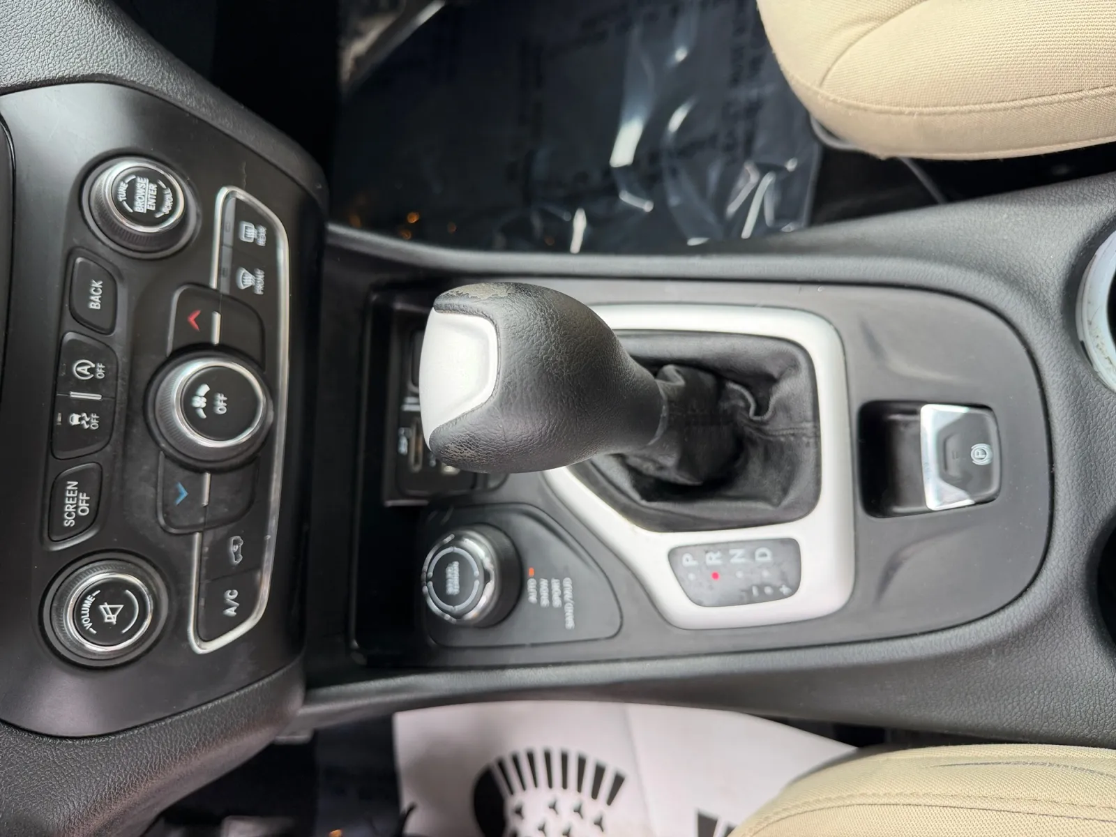 Jeep Cherokee photo 24