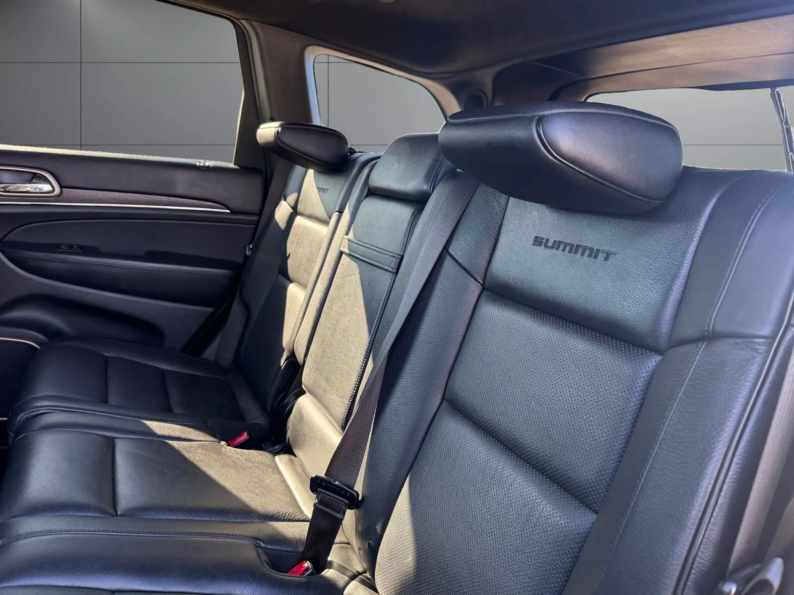 Jeep Grand Cherokee photo 16