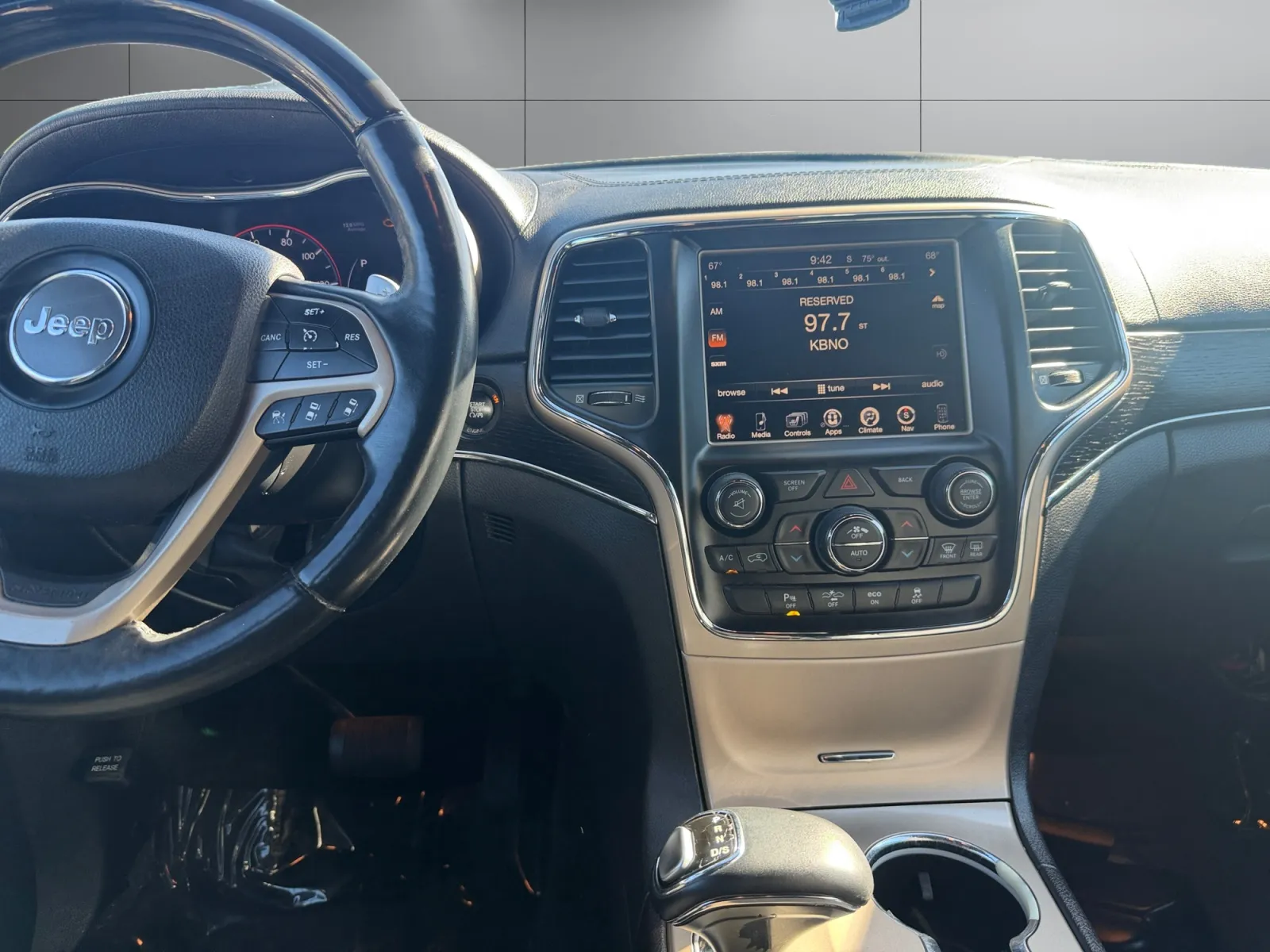 Jeep Grand Cherokee photo 12
