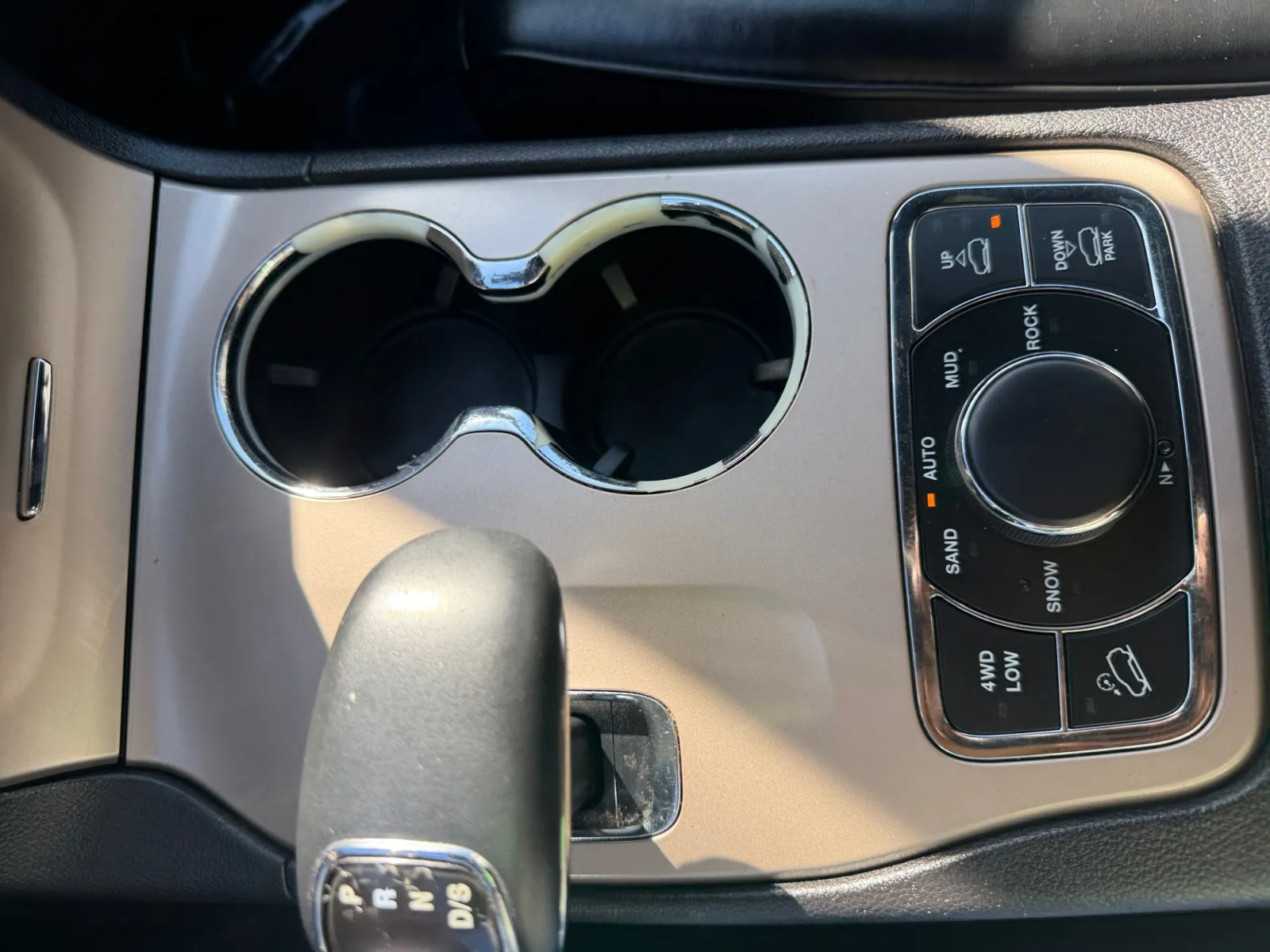 Jeep Grand Cherokee photo 24