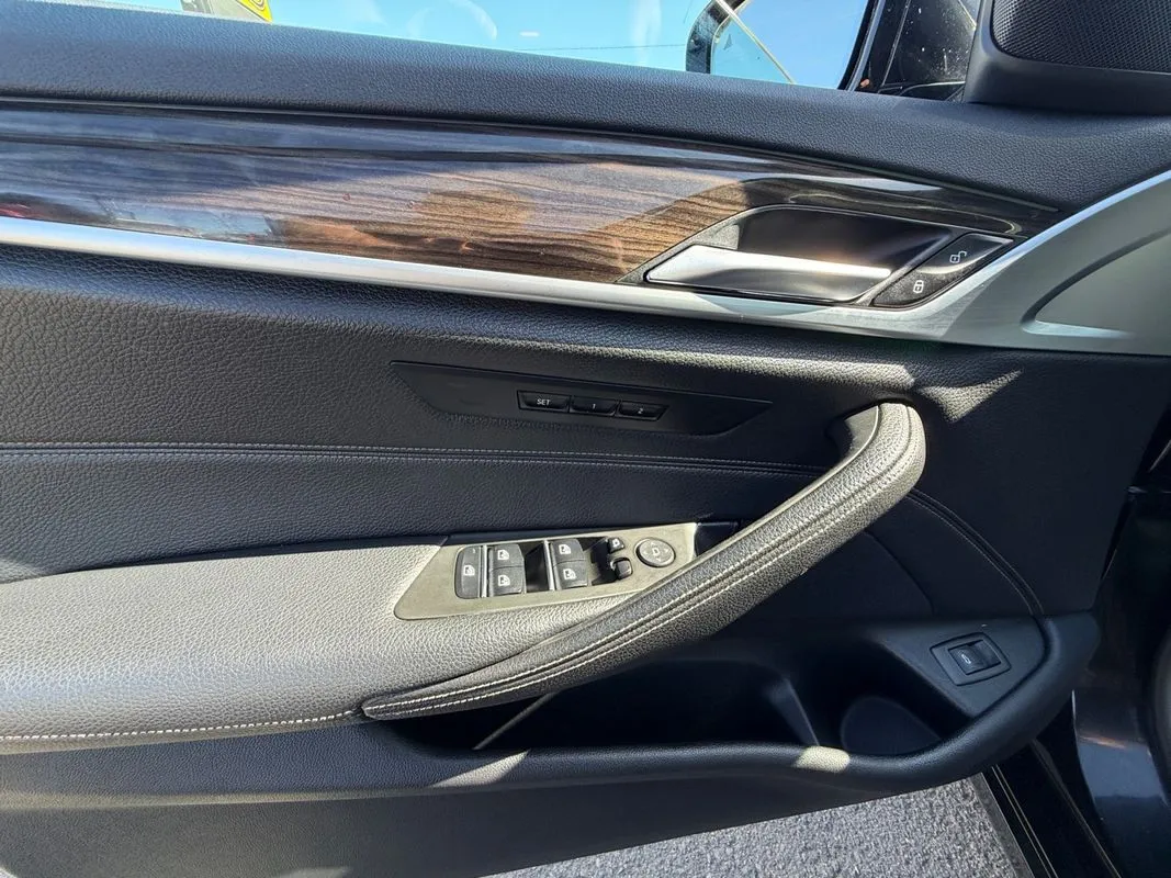 BMW 530i photo 11