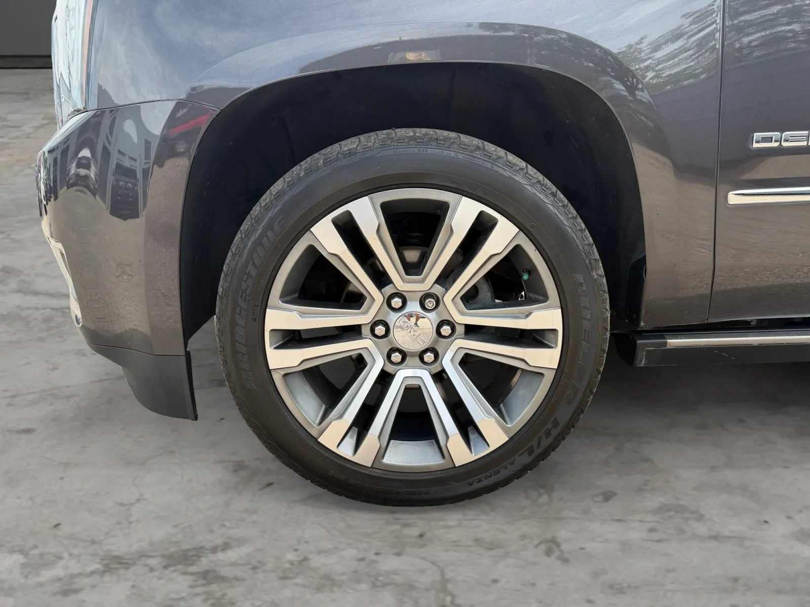GMC Yukon photo 9