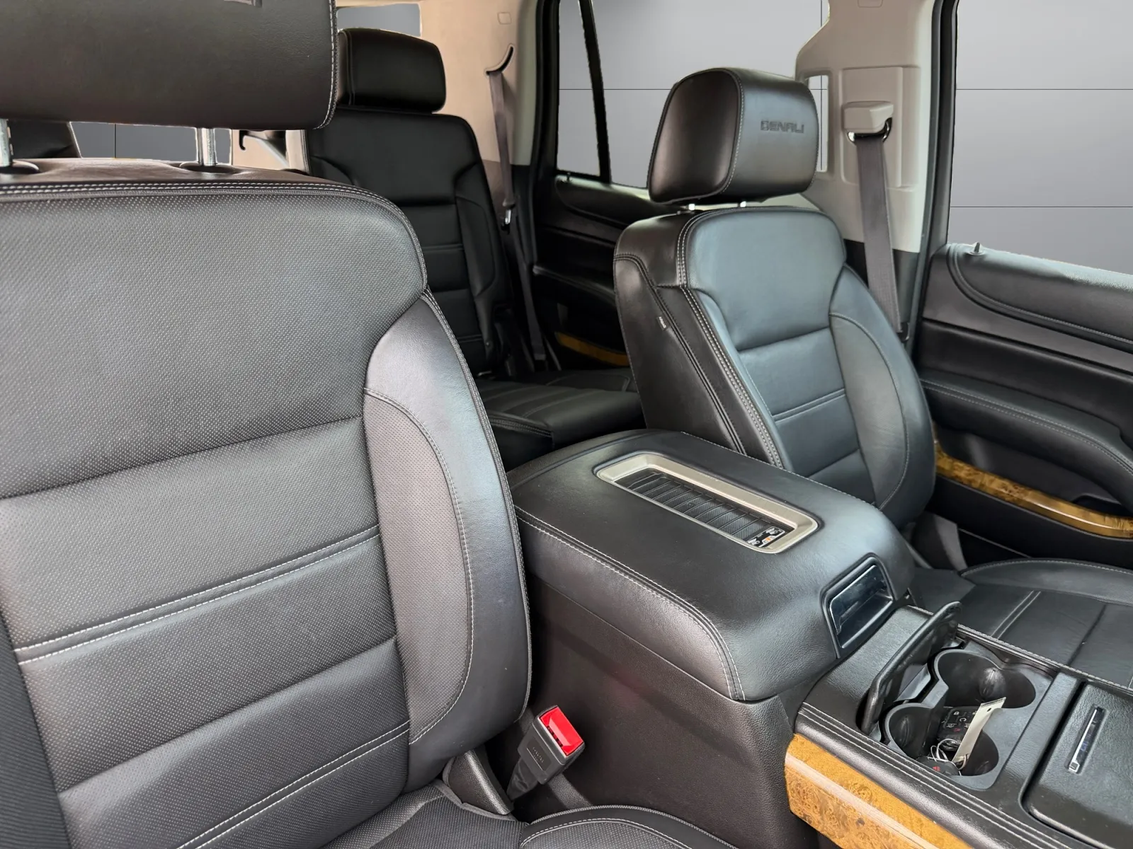 GMC Yukon photo 18