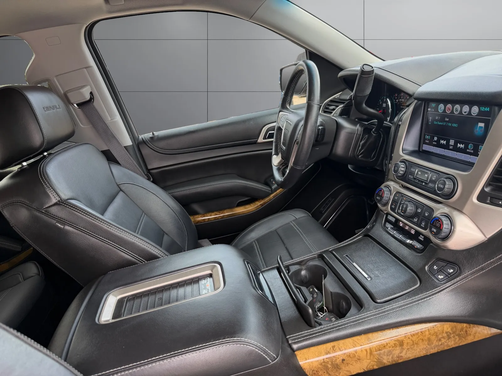 GMC Yukon photo 17