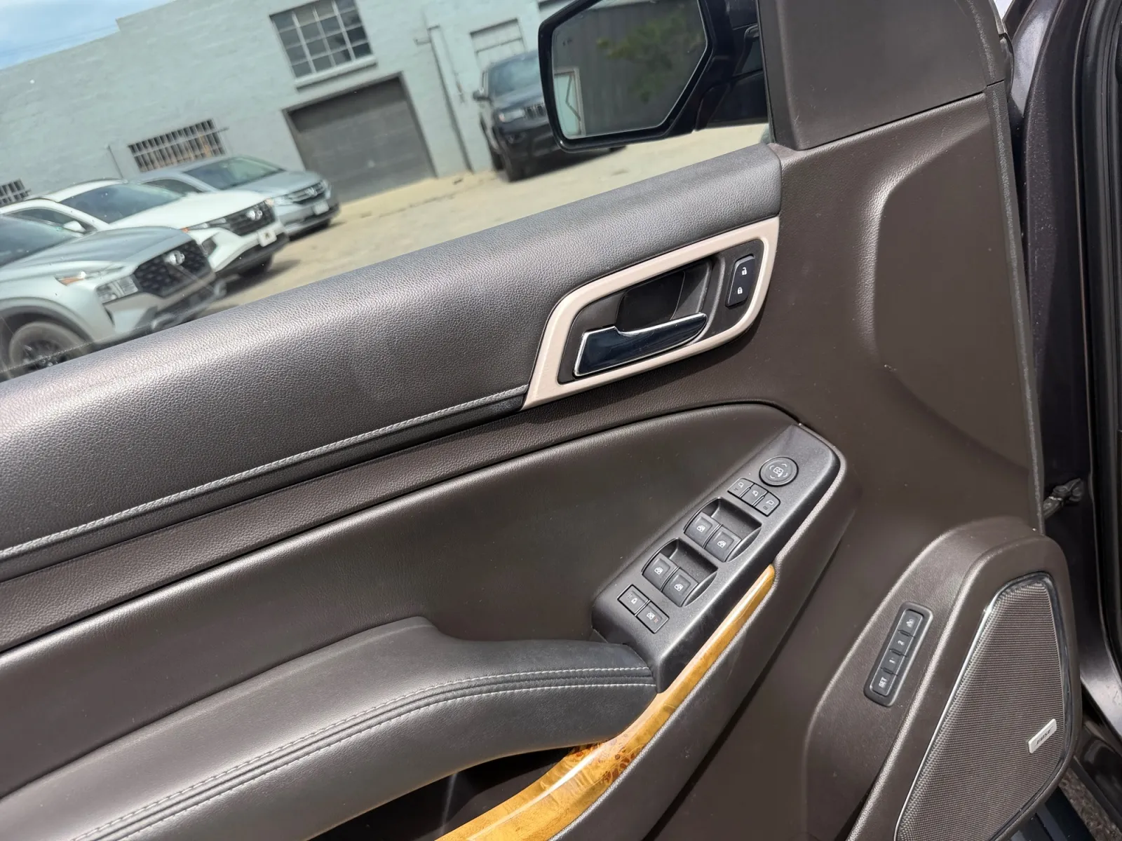 GMC Yukon photo 11