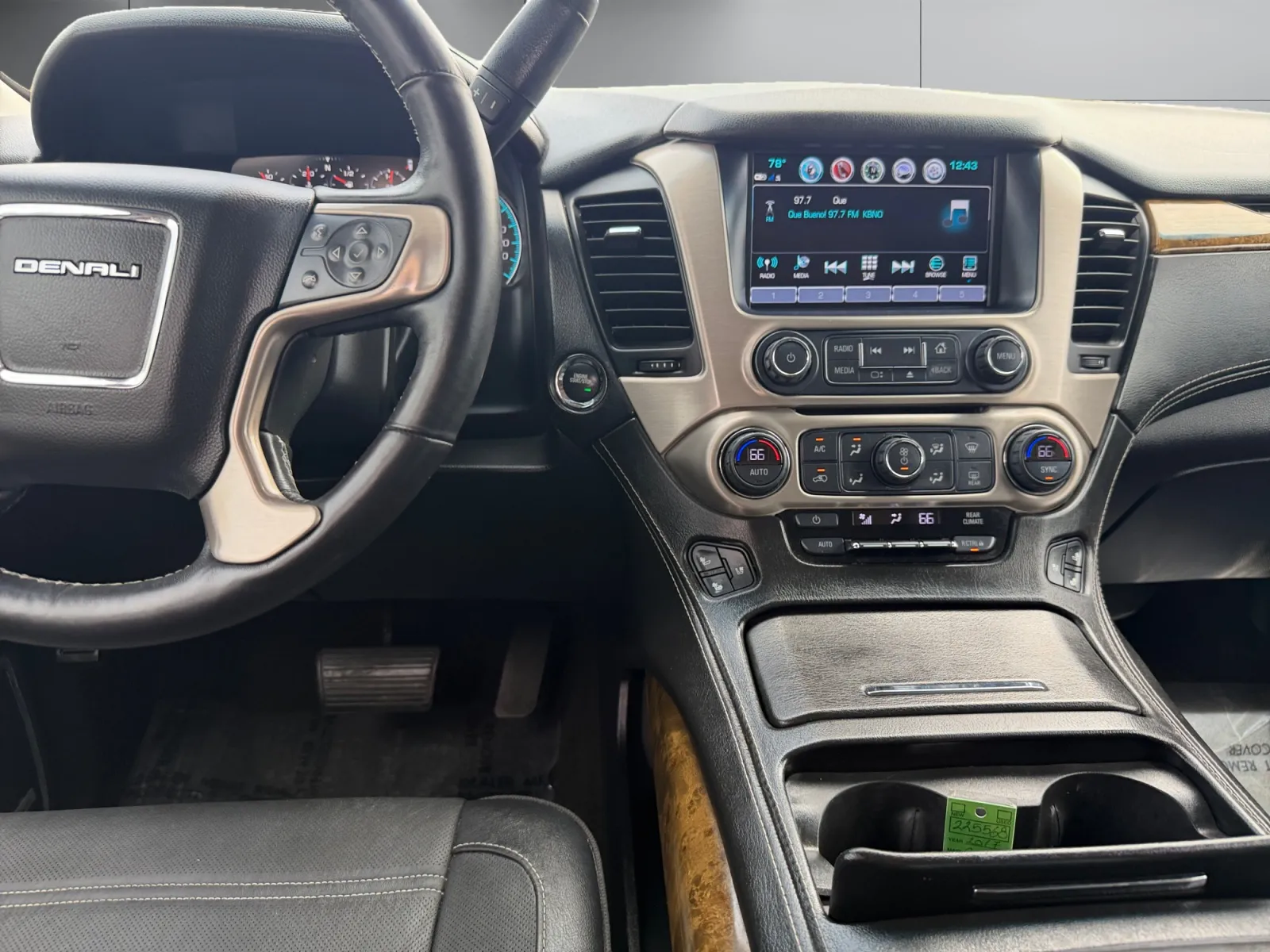 GMC Yukon photo 12