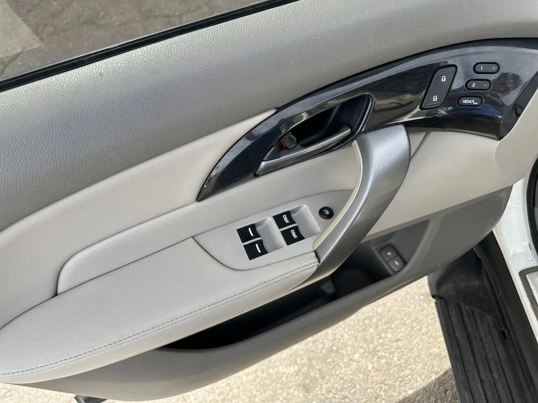 Acura MDX photo 11