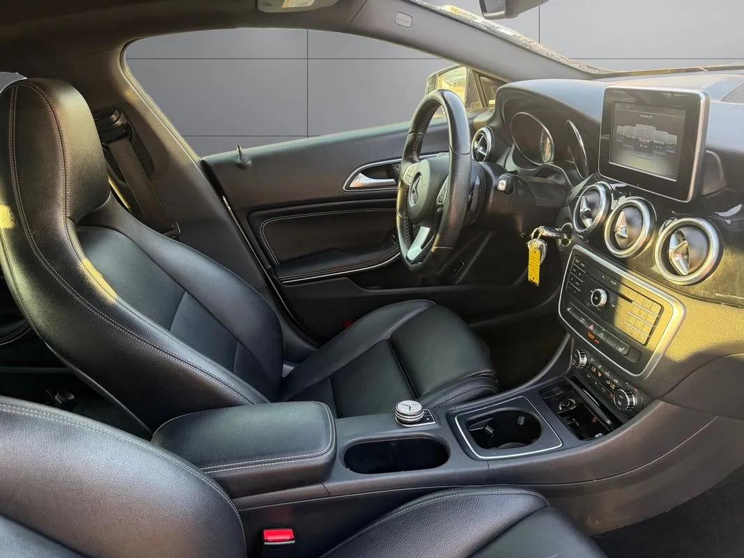Mercedes-Benz CLA 250 photo 17