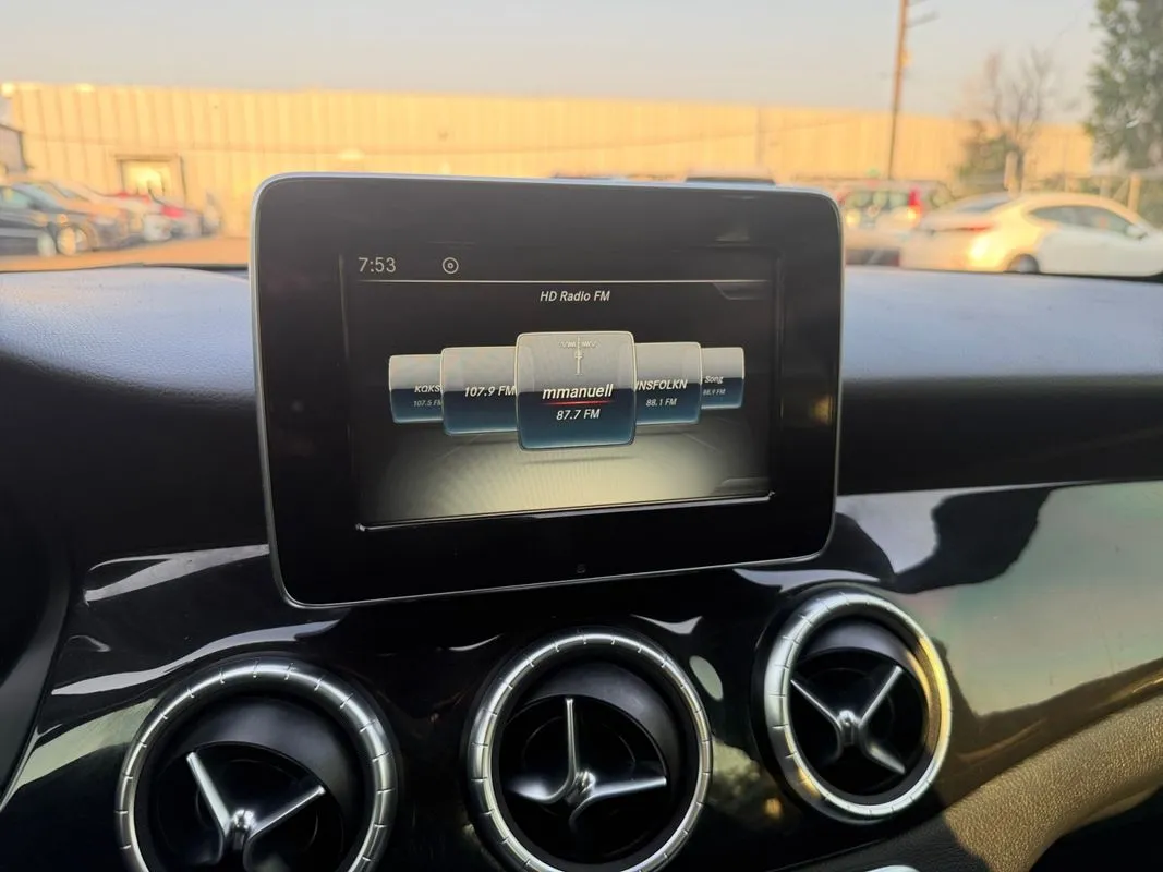 Mercedes-Benz CLA 250 photo 21