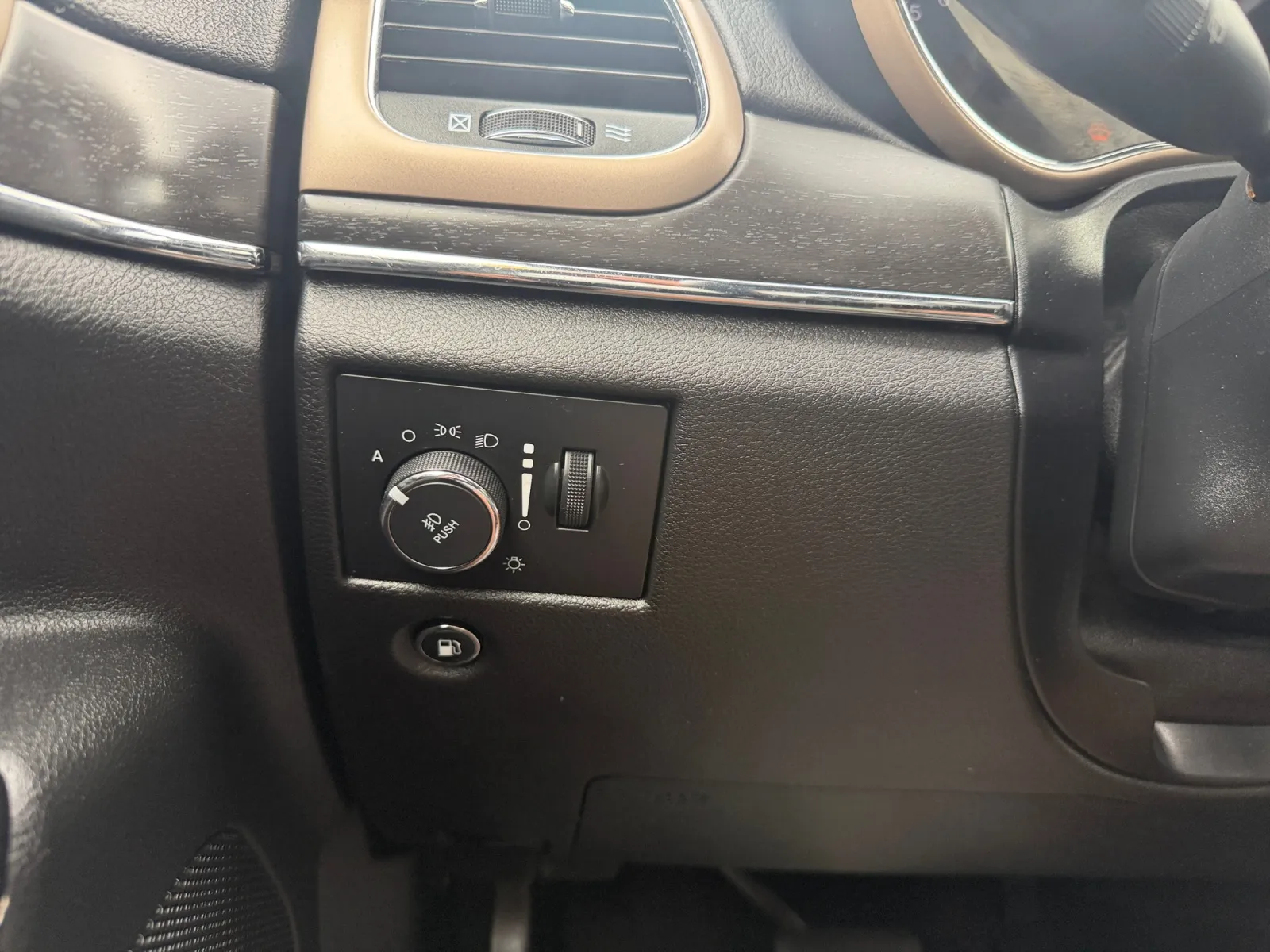 Jeep Grand Cherokee photo 24