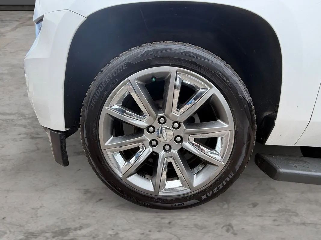 Chevrolet Suburban photo 9