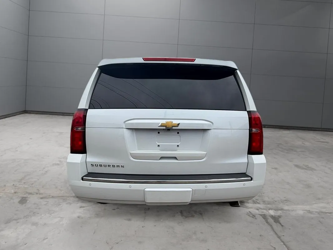 Chevrolet Suburban photo 4