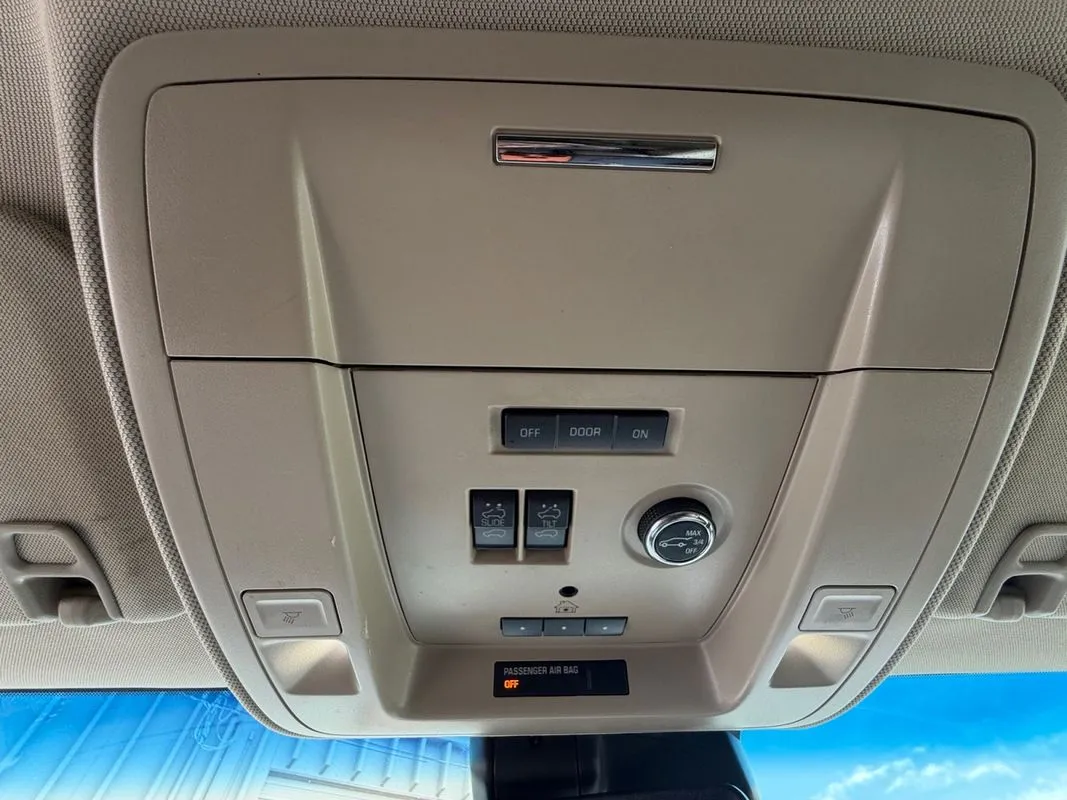 Chevrolet Suburban photo 25