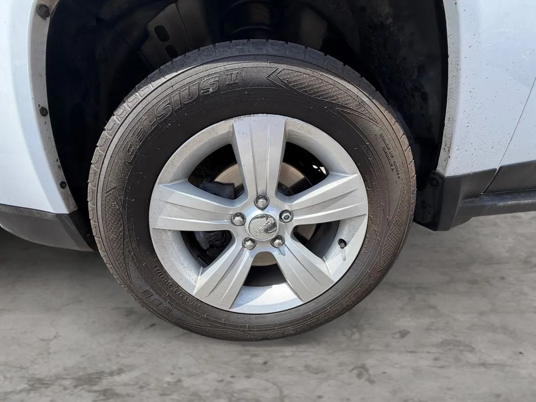 Jeep Compass photo 9