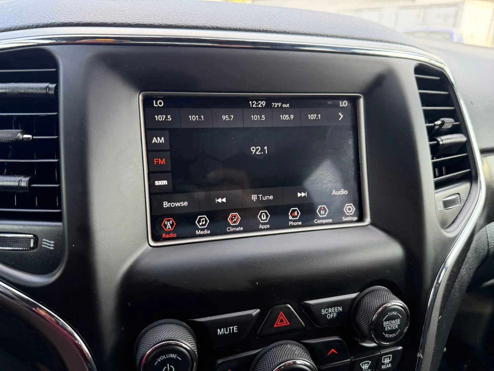 Jeep Grand Cherokee photo 21