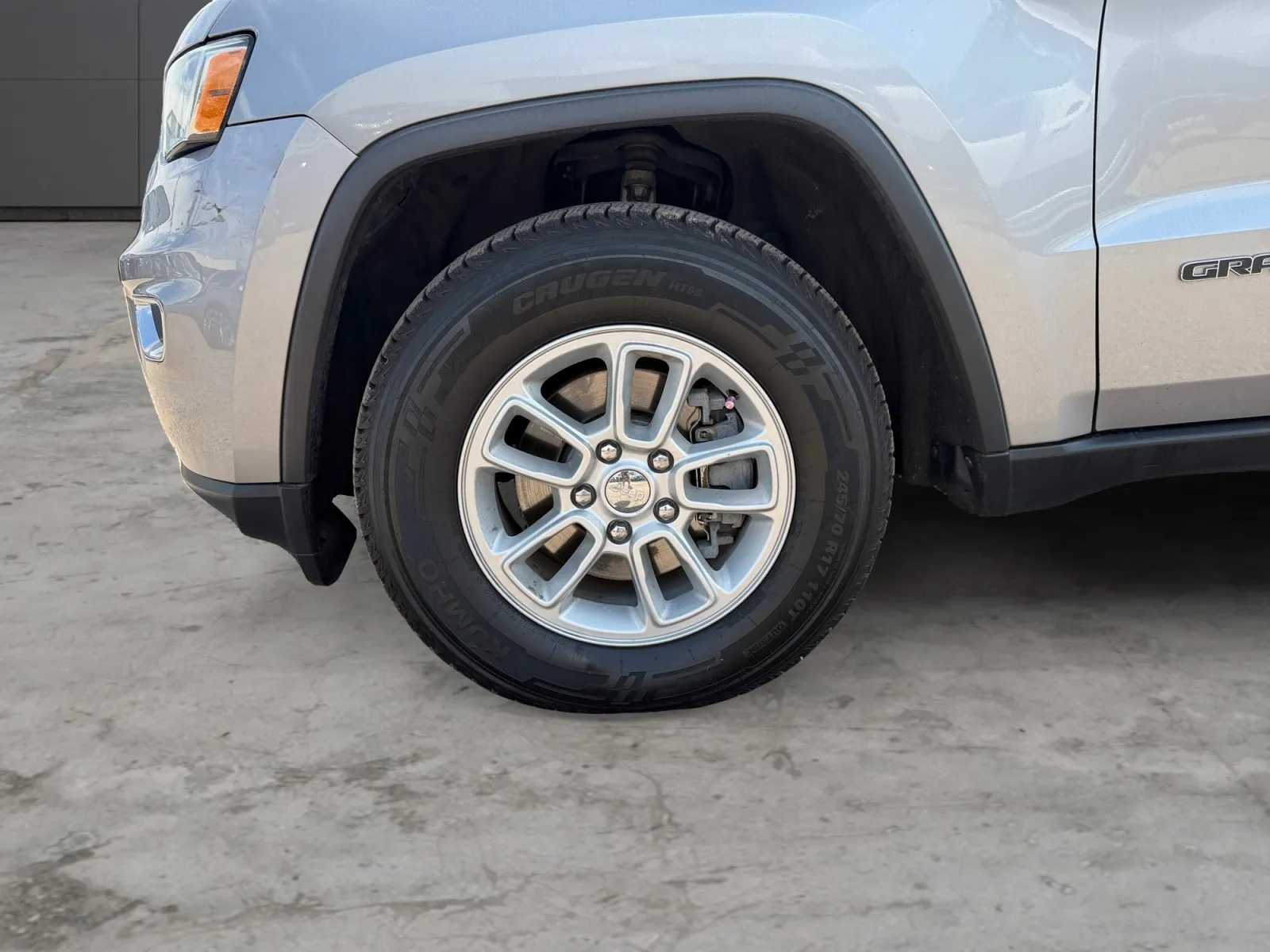 Jeep Grand Cherokee photo 9
