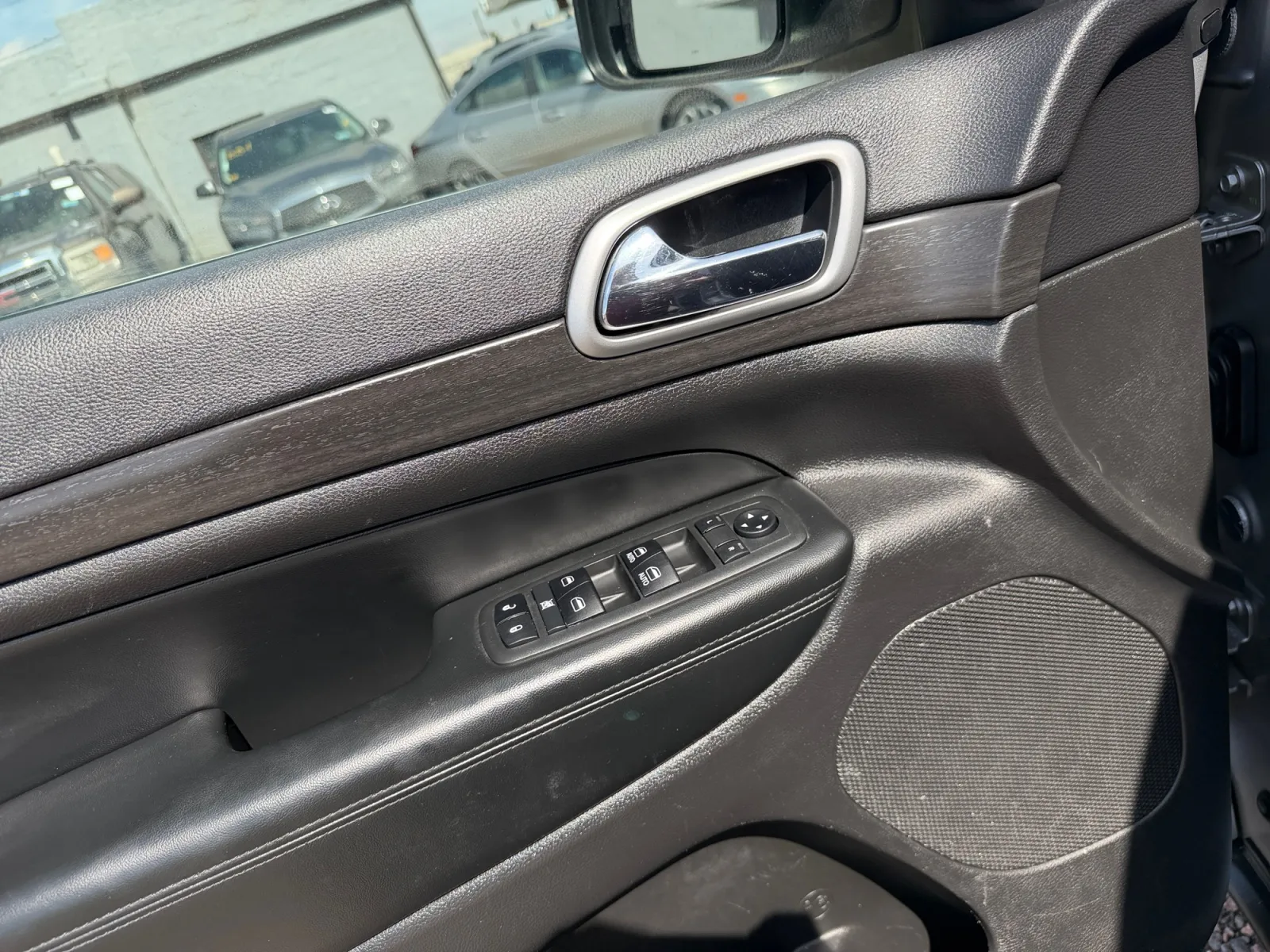 Jeep Grand Cherokee photo 11