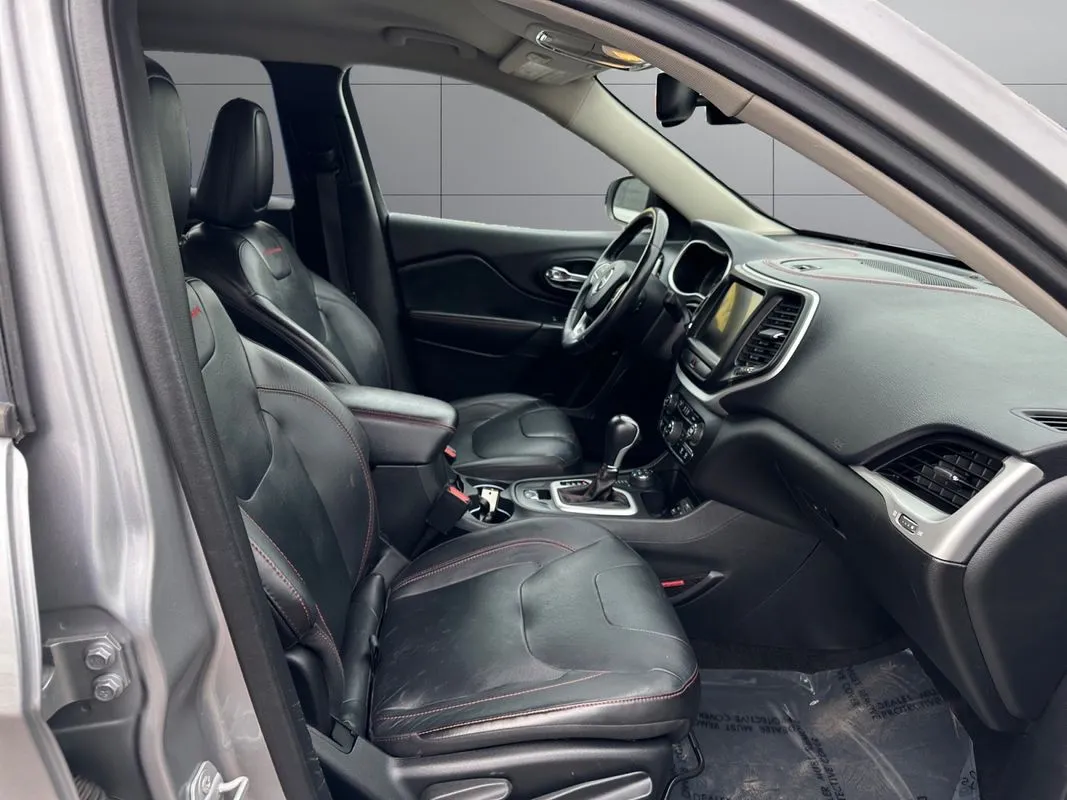 Jeep Cherokee photo 17