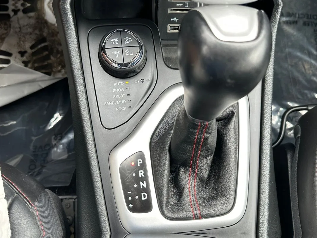 Jeep Cherokee photo 23