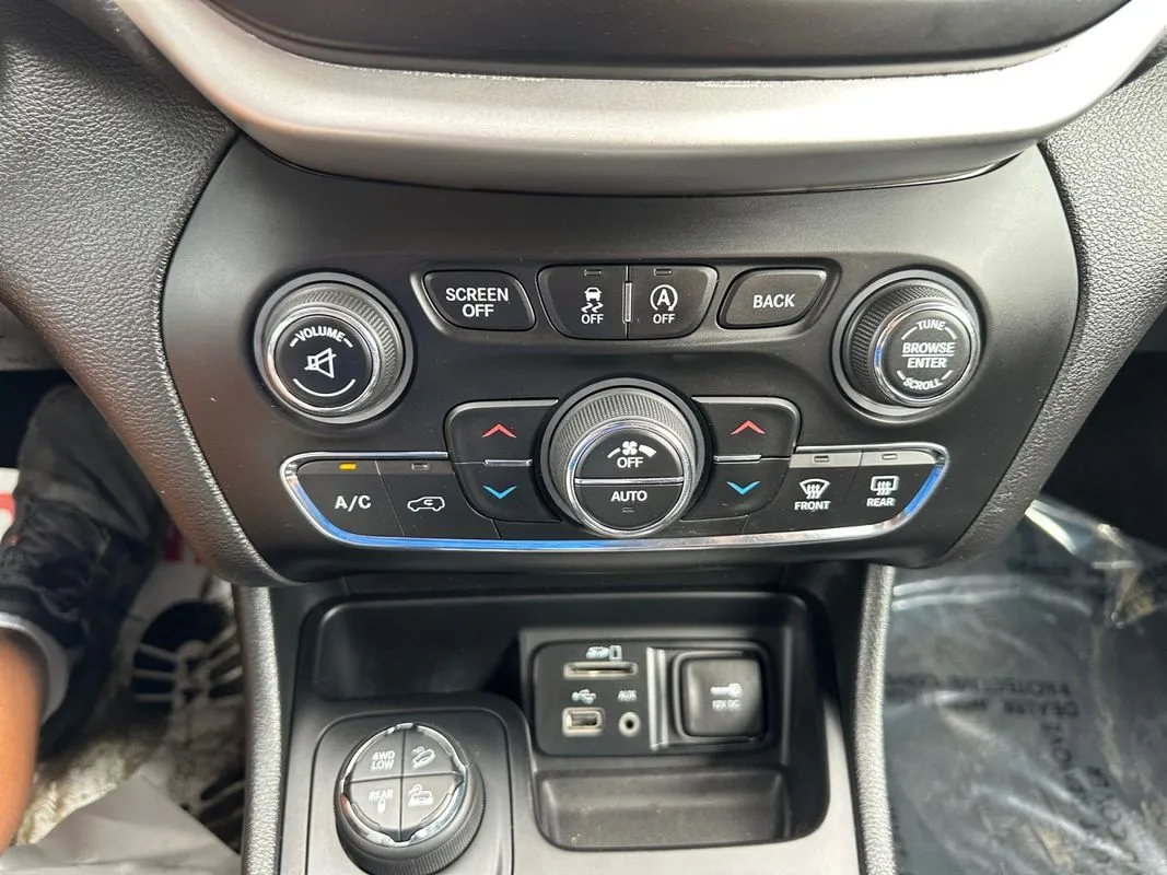 Jeep Cherokee photo 22