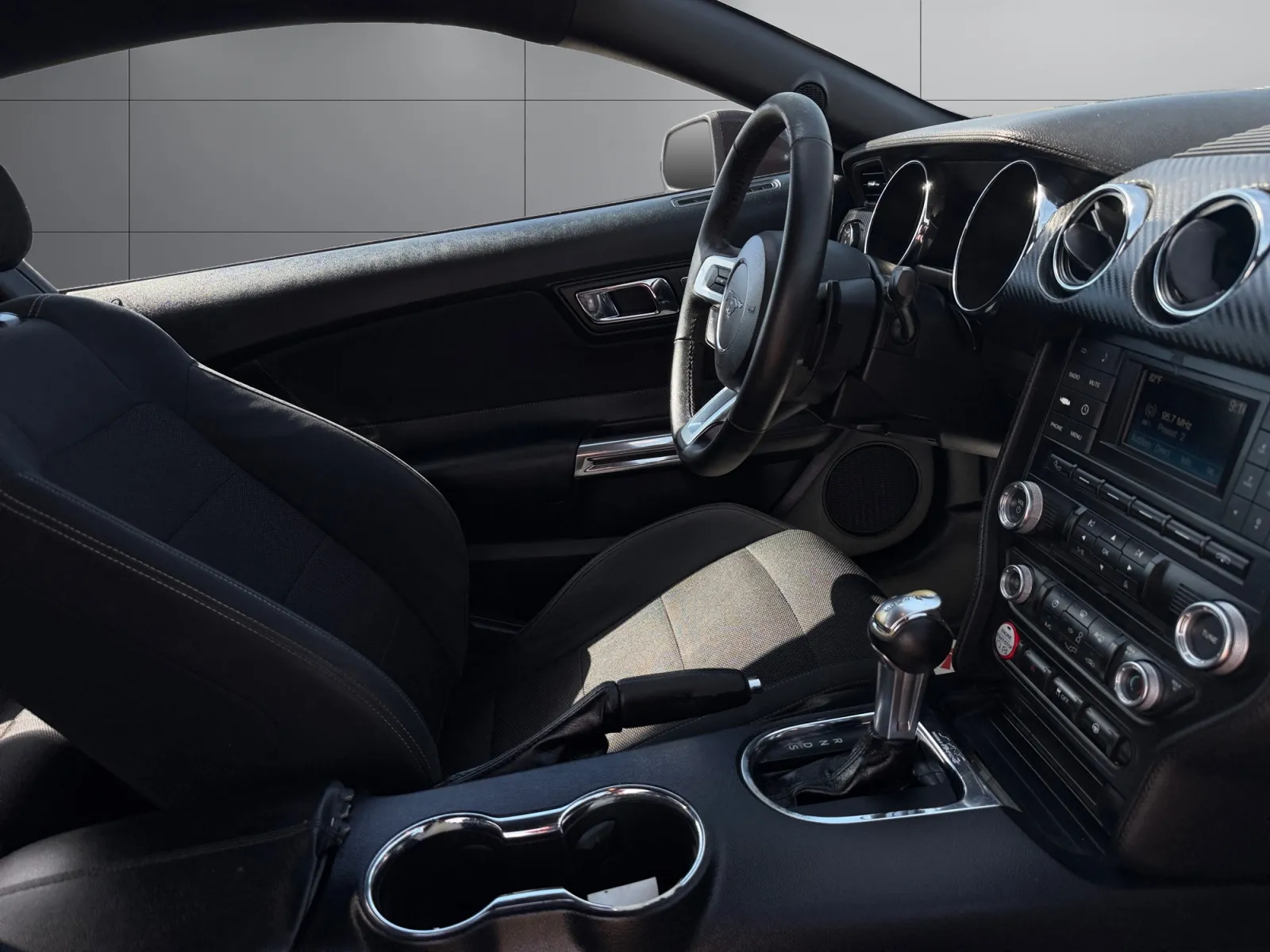 Ford Mustang photo 17