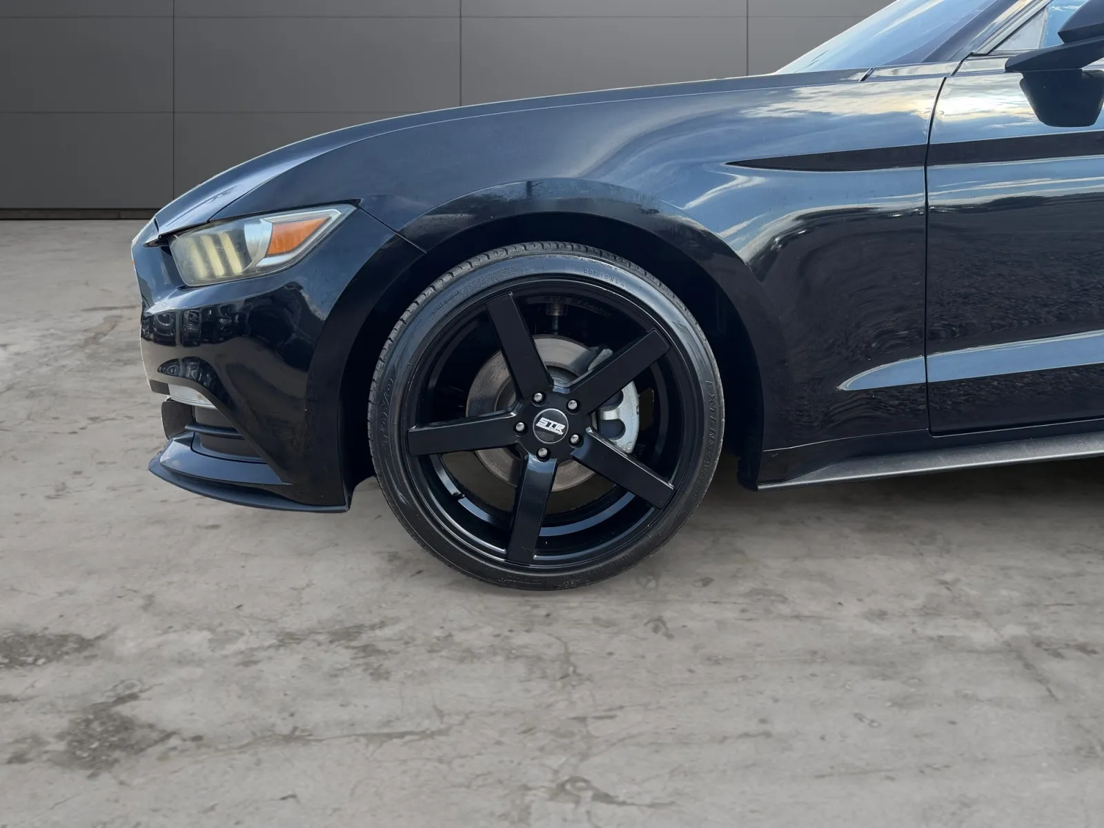 Ford Mustang photo 9