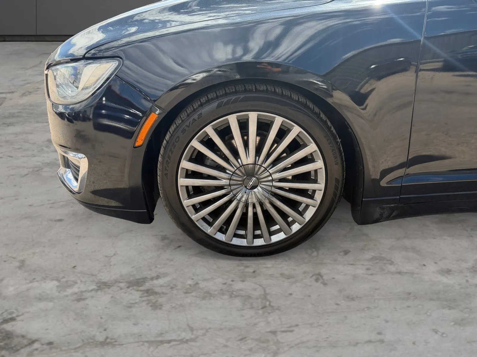 Lincoln MKZ photo 9