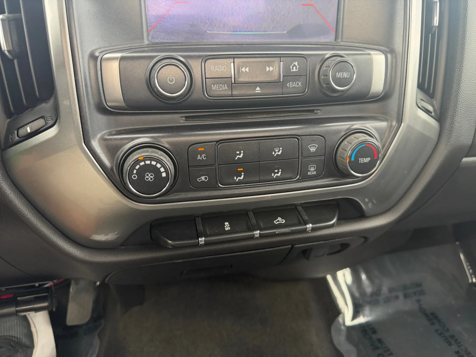 Chevrolet Silverado photo 24
