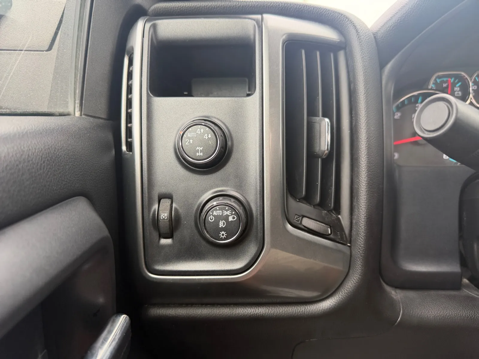 Chevrolet Silverado photo 23