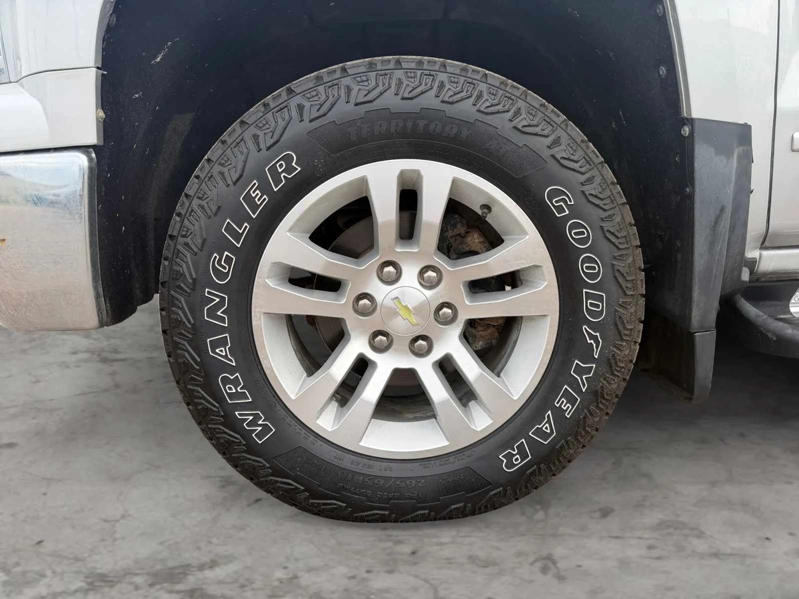 Chevrolet Silverado photo 9