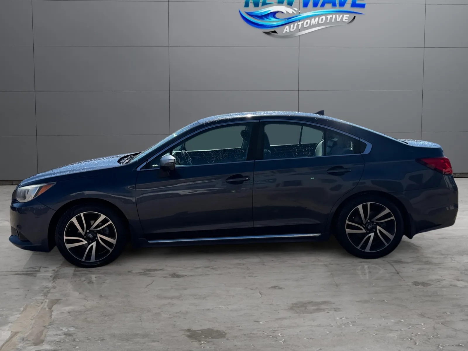 Subaru Legacy photo 2