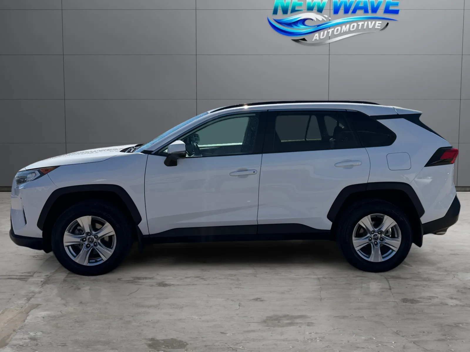 Toyota RAV4 photo 2